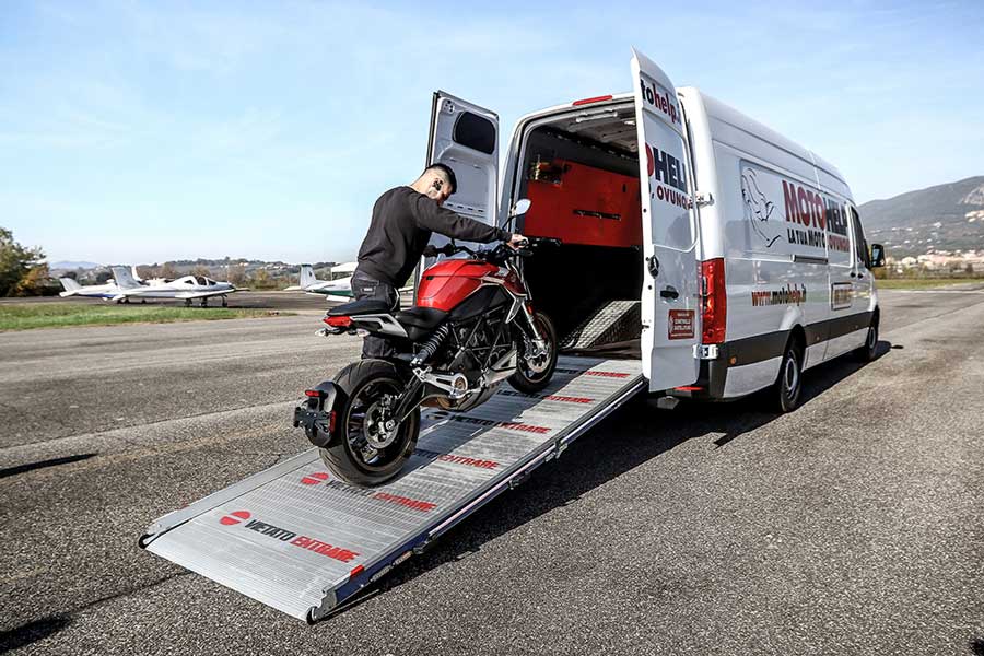 Come carichiamo la tua moto